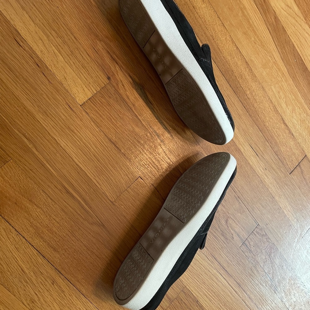 Vionic Women’s Black Slip-Ons - Picture 6 of 7